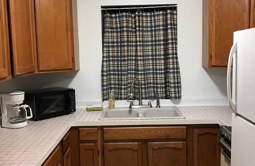Lakeside House | Carrie's Cottage - Charming Duplex Style 3 Bedroom Cottage with Beach Access!