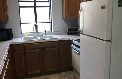 Lakeside House | Carrie's Cottage - Charming Duplex Style 3 Bedroom Cottage with Beach Access!