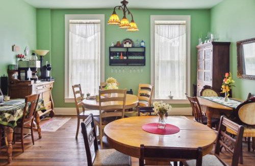 Glasgow House | Carroll Cottage at Main Street Bed & Breakfast