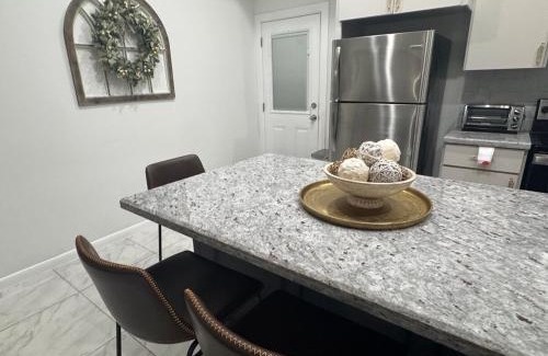 San Juan Apartment | Carroll Estates 3 Bedroom Apartment Retreat