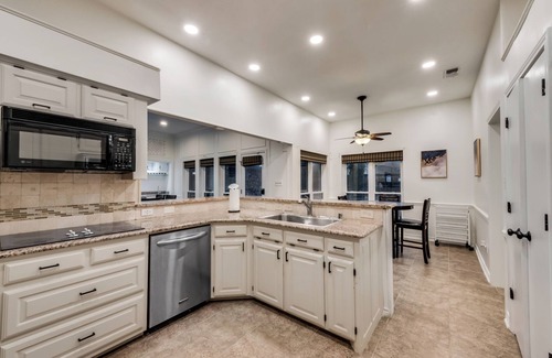 Northwest Carrollton House | Carrollton Oasis 4 Bed 3 Bath