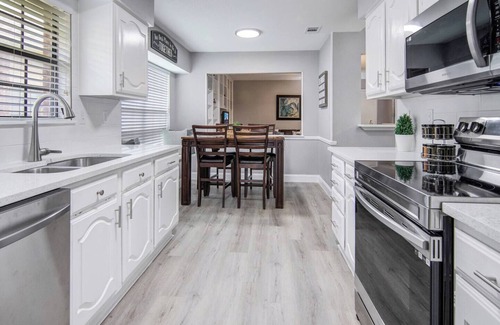 Northeast Carrollton House | Carrollton Retreat – Pet-Friendly, Sleeps 8!