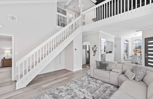Northwest Carrollton House | Carrollton Silver Screen Stay w/2 car garage