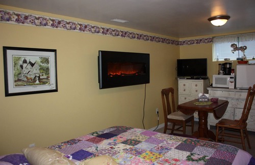 Cayuga Bed & Breakfast | Carrousel Bed & Breakfast