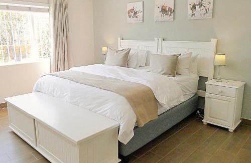 Mpofana House | Carshalton Cottage