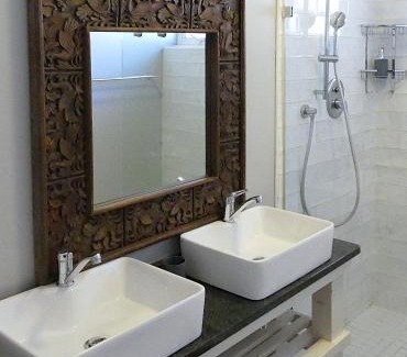 Mpofana House | Carshalton Cottage