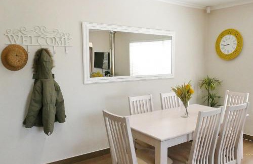 Mpofana House | Carshalton Cottage