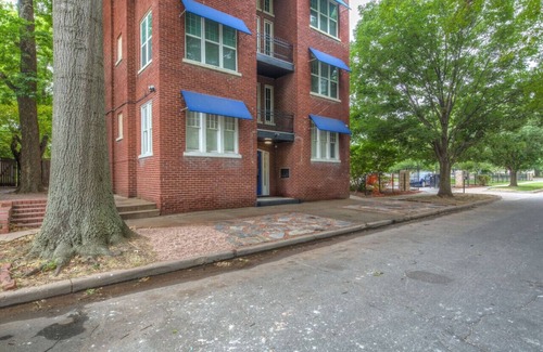 Downtown Tulsa Apartment | Carson Flats #3-Downtown|BOK|OSU MED|Gathering Pl
