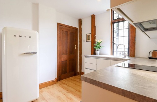 Howlett End Cottage | CART WHEEL COTTAGE, pet friendly, with open fire in Finchingfield