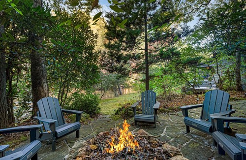 Ellijay House | Cartacay River Retreat - North Georgia Riverfront Cabin - Riverside access, cozy living spaces, game room, and outdoor amenities
