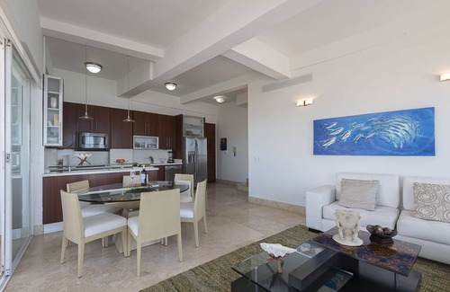 Castillogrande Apartment | Cartagena Apartment: Luxury Colonial Oasis