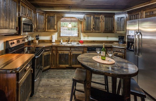 Ellijay Cabin | Cartecay Fever - Fire Pit by River, Hot Tub