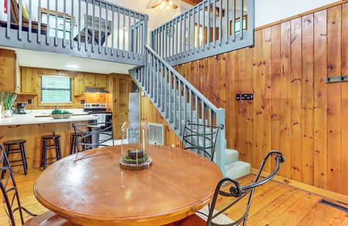 Rivers Edge Cabin | Cartecay River Retreat w/Yard & Screened Porch!