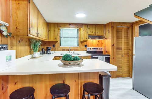 Rivers Edge Cabin | Cartecay River Retreat w/Yard & Screened Porch!