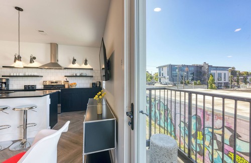Historic Edgefield Apartment | Carter #204 by AvantStay | 1BR + Balcony