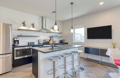 Historic Edgefield Apartment | Carter #302 by AvantStay | 1BR + Rooftop Access