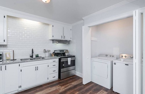 Forest Acres House | Carter Street Retreat | Pet Friendly | Sleeps 8