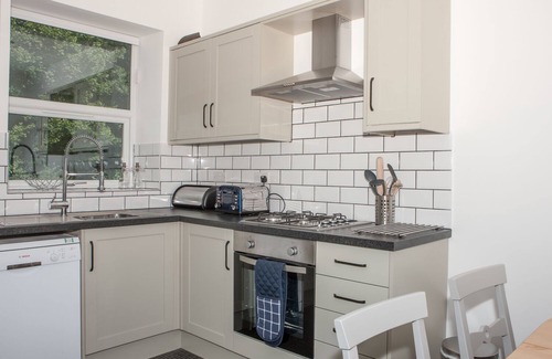 Chapel en le Frith Cottage | CARTERS COTTAGE, pet friendly in Chapel-En-Le-Frith