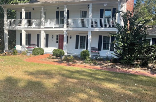 Cartersville House | Cartersville estate withnWiFi and 10 min from LakePoint Sports Center