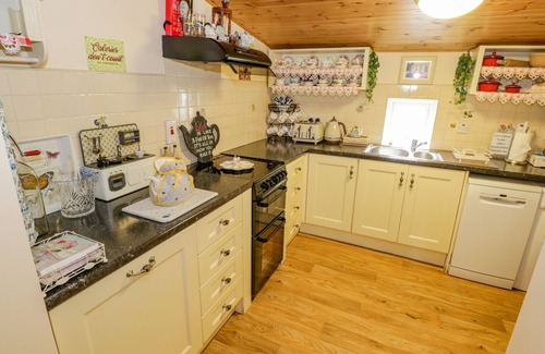 Ballintober Cottage | CARTRON COTTAGE, family friendly in Ballintubber, County Mayo