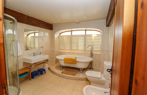 Thwing Cottage | CARTWHEELS COTTAGE, family friendly, with pool in Great Driffield