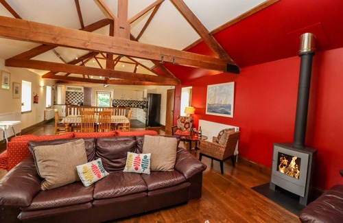 Thwing Cottage | CARTWHEELS COTTAGE, family friendly, with pool in Great Driffield