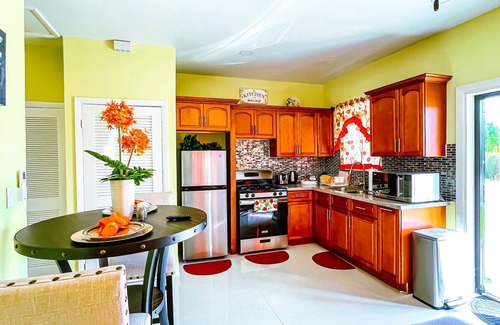 Gambier House | Cartwright Getaway Villa! Two Minutes From Lynden Pindling International Airport