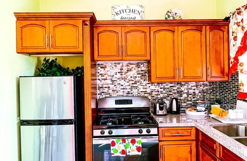 Gambier House | Cartwright Getaway Villa! Two Minutes From Lynden Pindling International Airport
