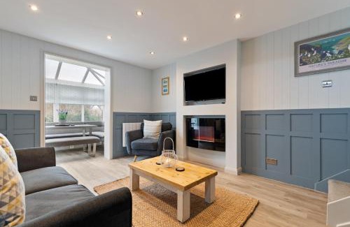 St. Florence House | Cartwright's Cottage - Indoor Pool, Sports Courts, Play Park