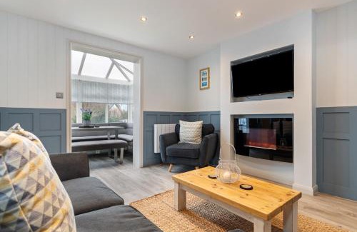 St. Florence House | Cartwright's Cottage - Indoor Pool, Sports Courts, Play Park