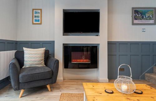 St. Florence House | Cartwright's Cottage - Indoor Pool, Sports Courts, Play Park
