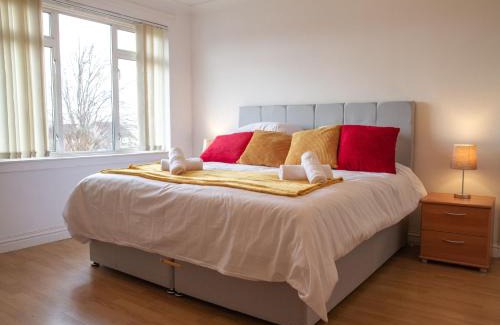 Grangemouth Apartment | Carvetii - Derwent House - Spacious 2nd floor flat