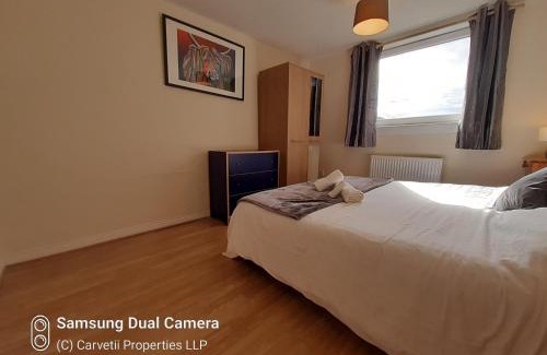 Grangemouth Apartment | Carvetii - Stuart House - 1st floor flat sleeps up to 8