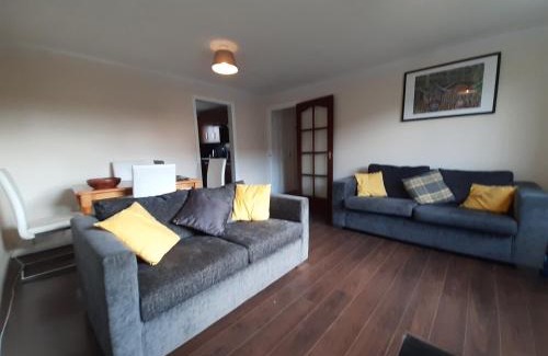Grangemouth Apartment | Carvetii - Stuart House - 1st floor flat sleeps up to 8