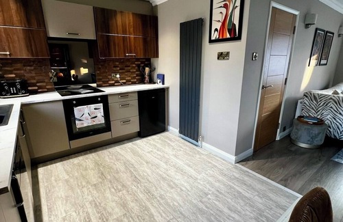Portrush House | Caryis by the Sea nModern newly renovated central location home 150m from beach.