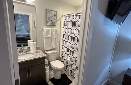 Richmond Apartment | Carytown Apartment;Netflix included!Free parking!