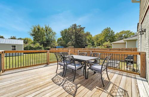 North Chesterfield House | Carytown Retreat Pet Friendly & Gourmet Kitchen