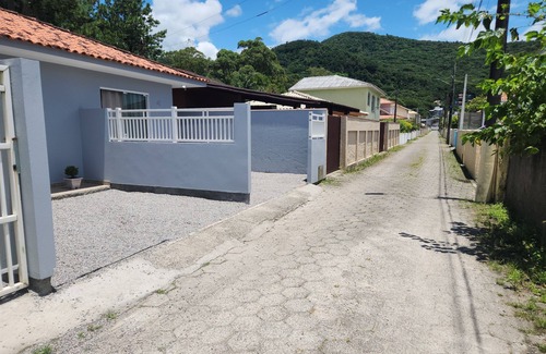 Armacao House | Cas@B. Quiet street, air conditioning and Wi-Fi