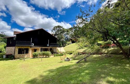 Teresopolis House | Casa 03 Vale Boa Vista - Charme Rústico em Condomínio com Área de Lazer Completa