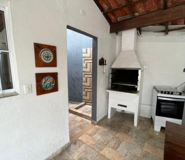 Toninhas House | Casa 150m da Praia das Toninhas Com Churrasqueira