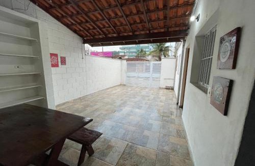 Toninhas House | Casa 150m da Praia das Toninhas Com Churrasqueira