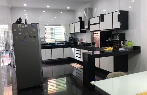 Val-de-Caes House | Casa 3 quartos,1 suite, 3 camas casal,3 camas solteiro,1 banheiro social, quintal, área de serviço, garagem