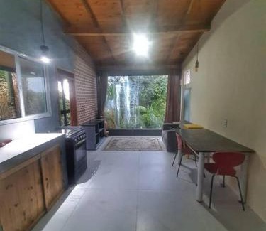 Sambaqui Apartment | Casa a 100m da praia