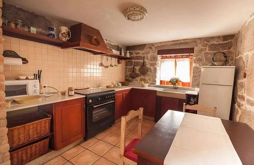 A Lama House | 'Casa A Penalba' with Mountain Views and Private Terrace