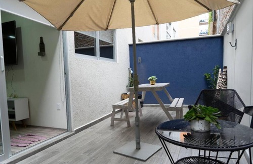 Santa Maria la Ribera Apartment | Casa a una calle del Kiosko Morisco.