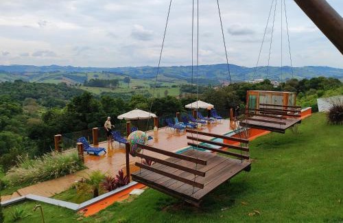 Bueno Brandao House | Casa Abacaxi, Vila Mágica