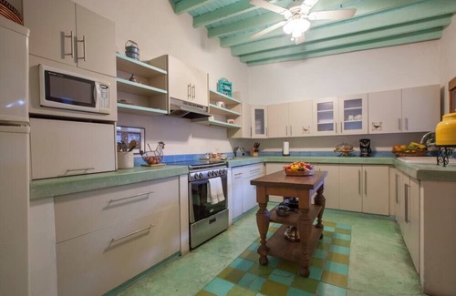 La Paz House | Casa Abuelita Summary