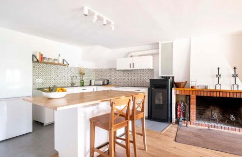 Ager House | Casa acollidora i familiar amb jardi i barbacoa