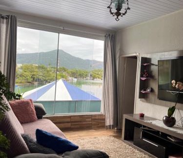 Barra da Lagoa House | Casa Aconchegante no Canal da Lagoa