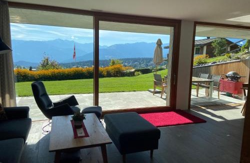 Flims Apartment | Casa Admisa, spektakuläre Aussicht, Ski in and out, hochwertige Einrichtung, Valserstein und Eiche